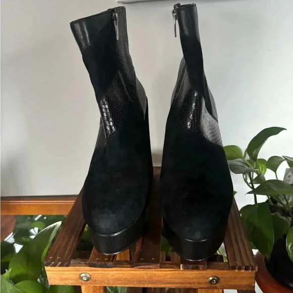 Vine Camuto Gilisama Black Ankle Bootie - Picture 8 of 10